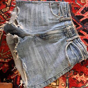 Abercrombie & Fitch The 90s Relaxed Cutoff Short